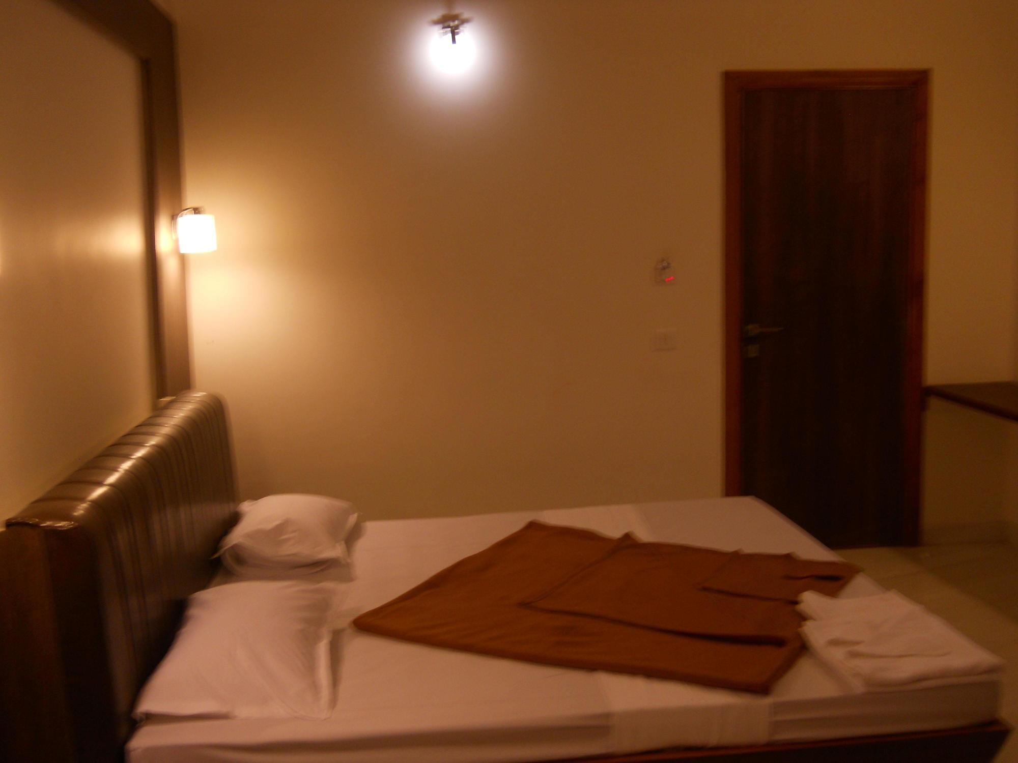 Hotel Grand 3D Bhudzs Kültér fotó