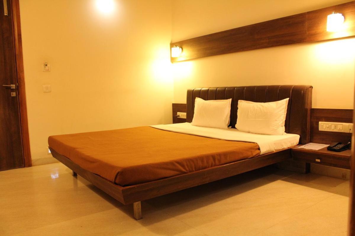 Hotel Grand 3D Bhudzs Kültér fotó